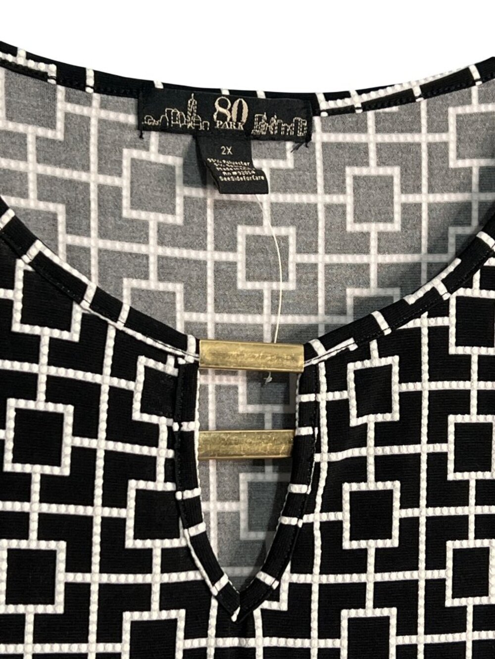 Black & White Pattern Short Sleeve Top - Picture 2 of 5